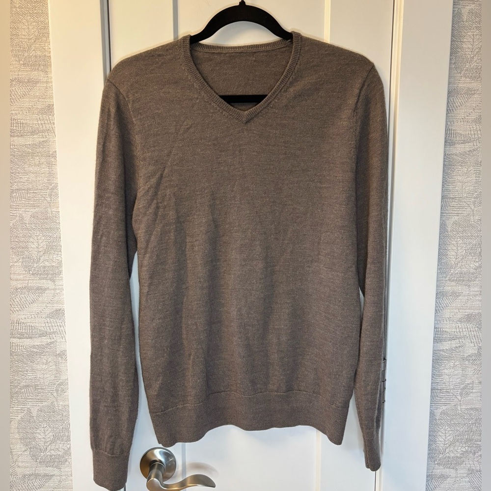 Men’s 100% merino wool men’s sweater Small Tan Preppy V Neck Business Casual